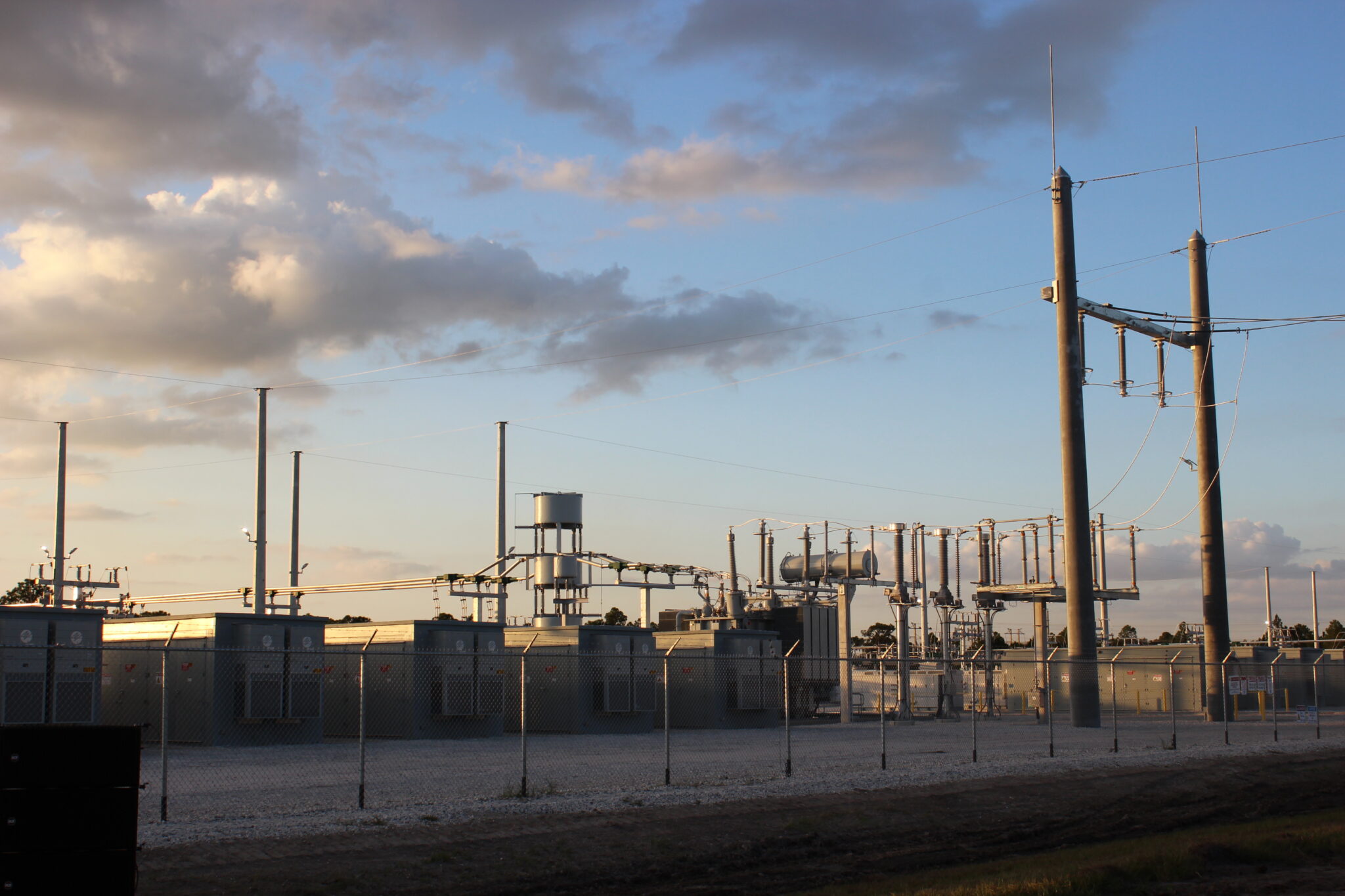 Florida Power & Light debuts world's largest solar-powered battery